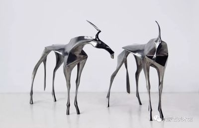 弘揚(yáng)蒙古馬精神 文藝精品創(chuàng)作工程多維呈現(xiàn)——從油畫(huà)到少兒繪畫(huà)的草原情懷
